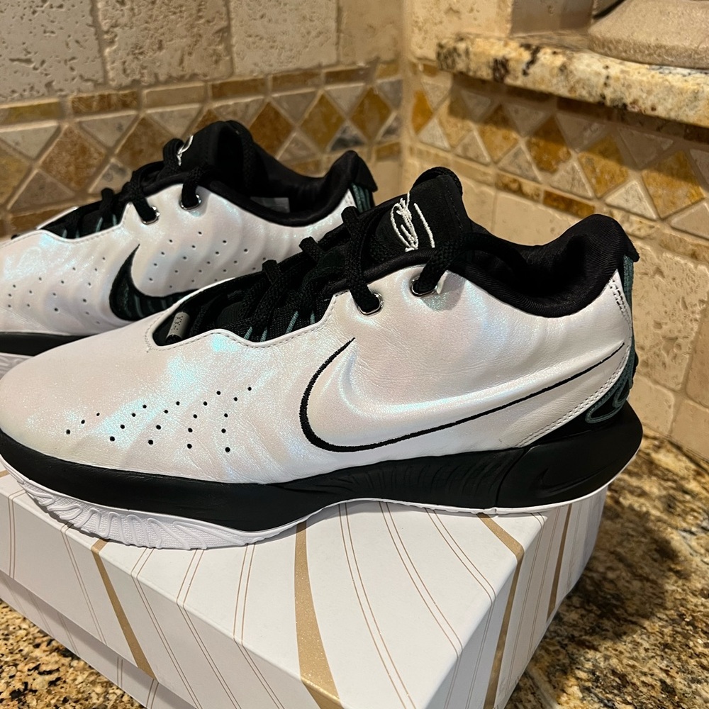 LeBron XXI Bicoastal Nike Men's or Women’s Black and White Sneakers